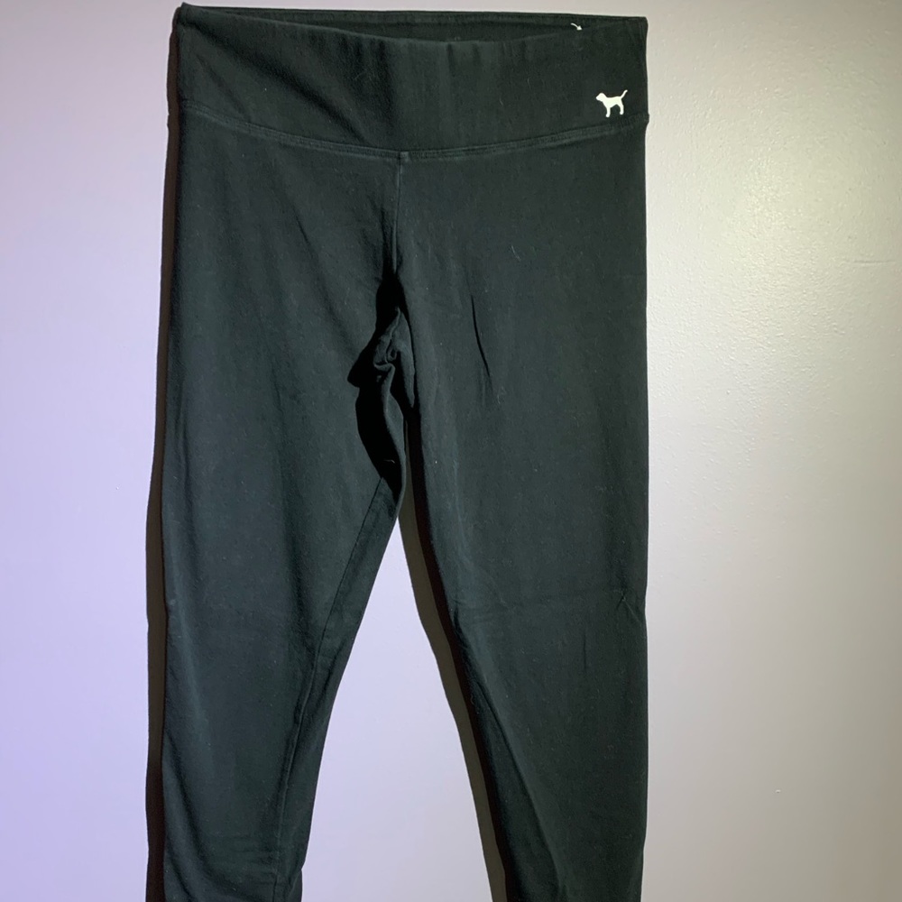 Pink yoga leggings with small pocket